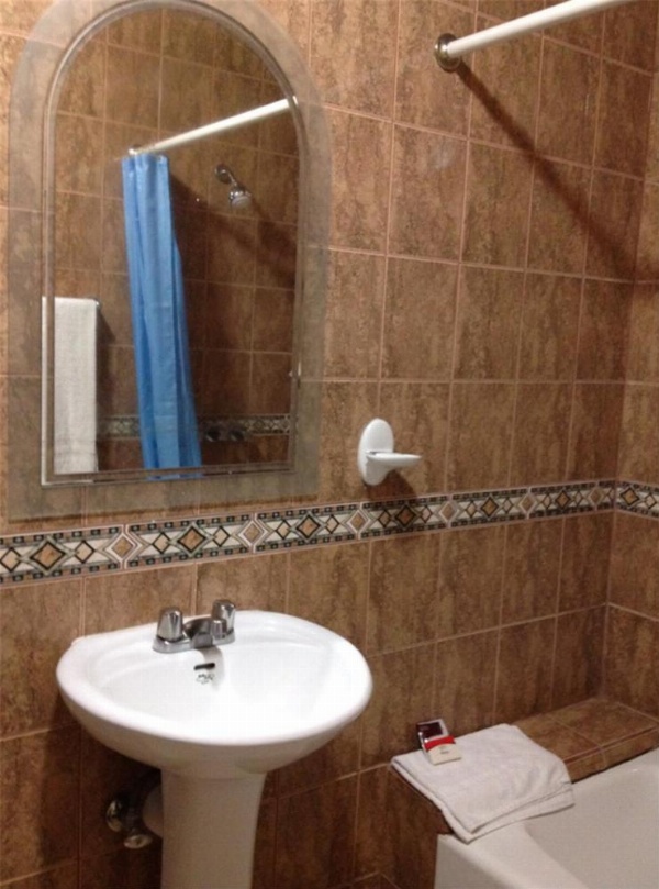 Walls Motel Long Beach image 10