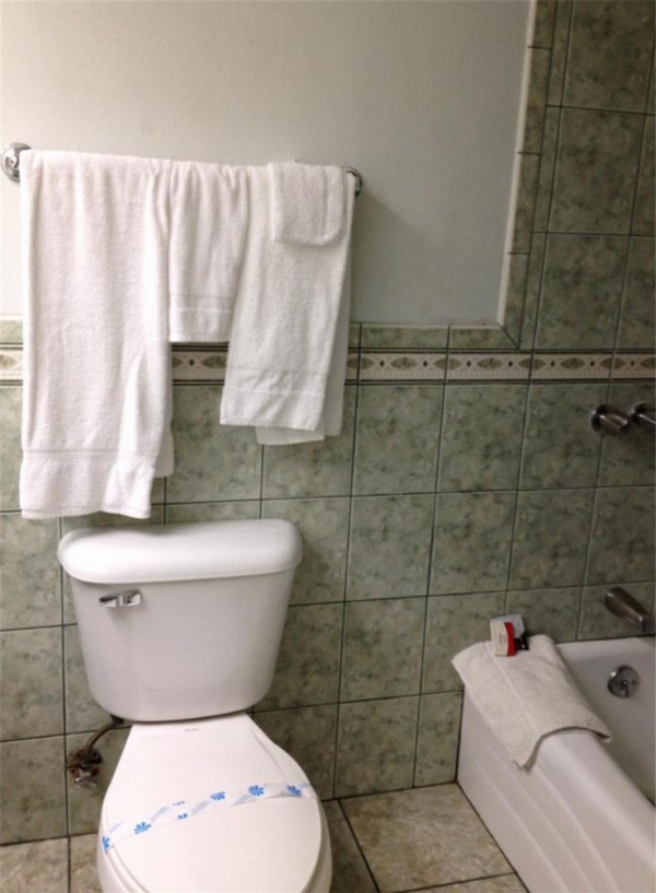 Walls Motel Long Beach image 23