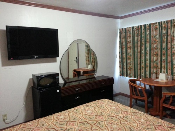 Walls Motel Long Beach image 26