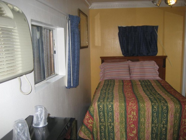 Walls Motel Long Beach image 38