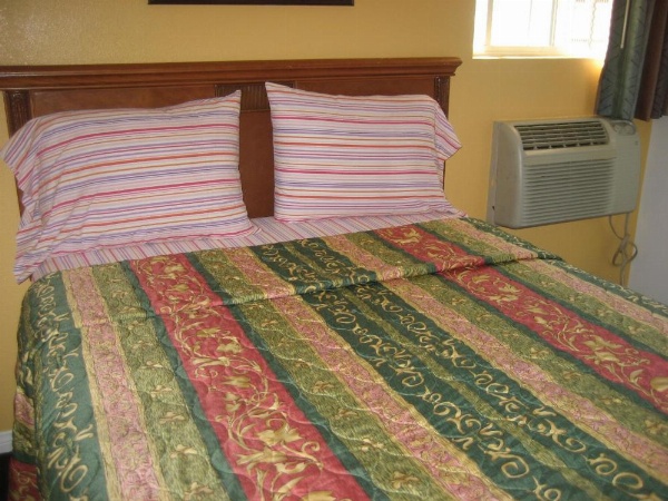 Walls Motel Long Beach image 43