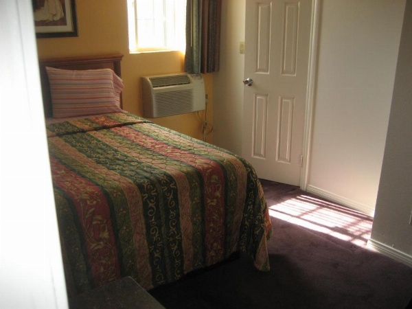 Walls Motel Long Beach image 50