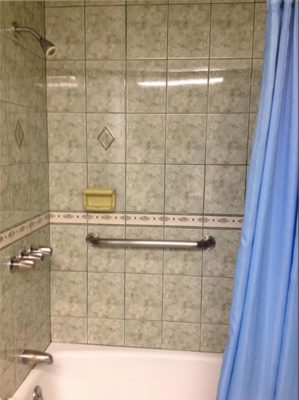 Walls Motel Long Beach image 9